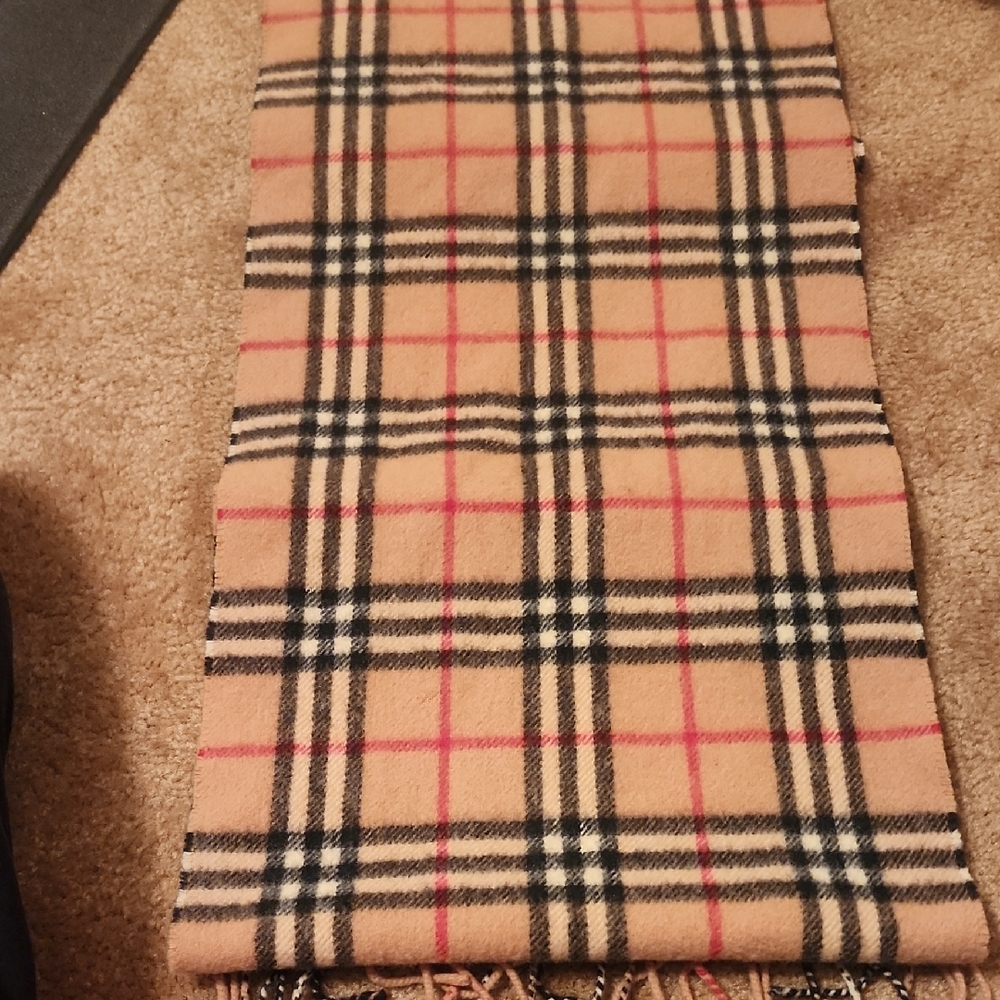 Burberry Lambswood Scarf - Picture 10 of 15